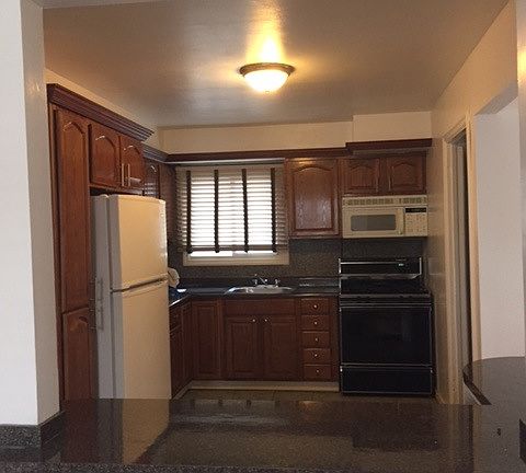 4th image of 272 Weed Ave #1ST