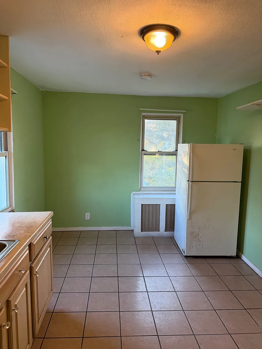 Building Photo - 15 E Adams Ave #2