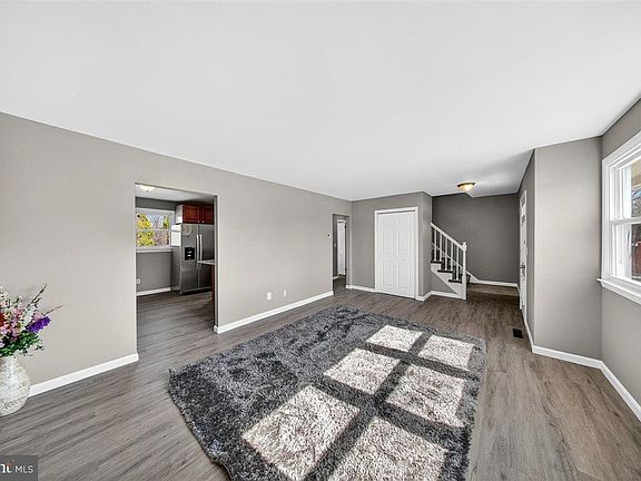 3rd image of 76 Springlake Dr
