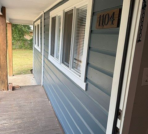 4th image of 1104 Waco St
