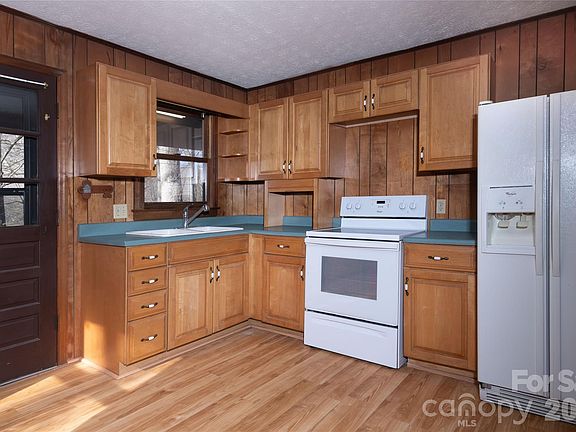 4th image of 87 Sassafras Ln