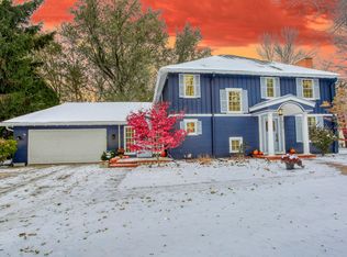 910 E Bradley Rd, Fox Pt, WI 53217