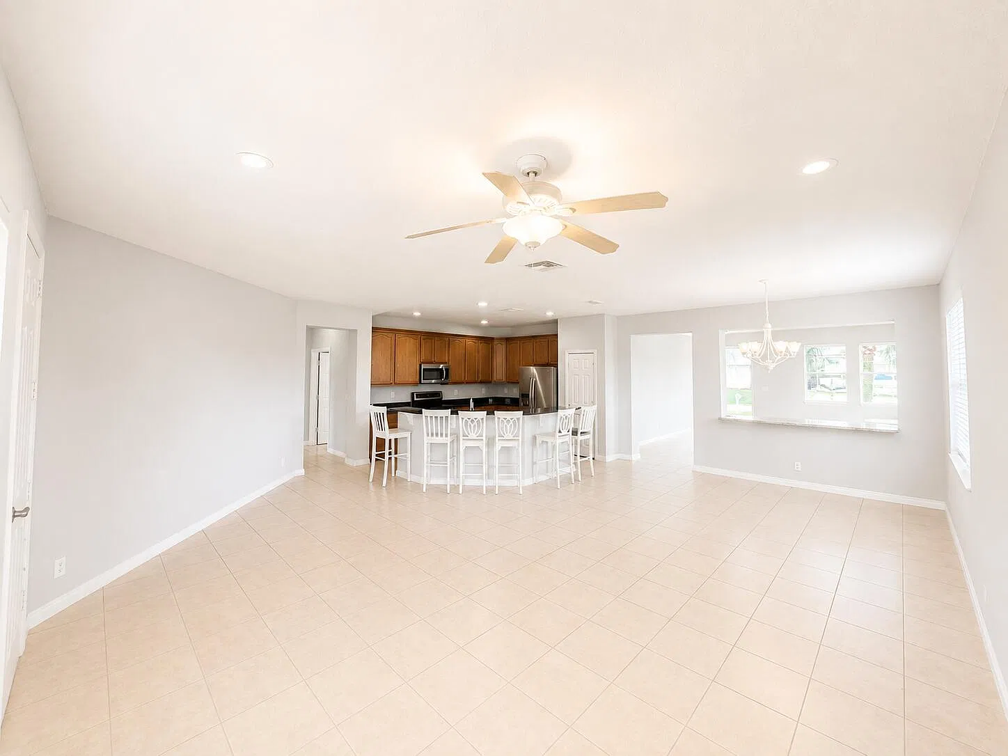 4 bed, 2.0 bath, 2237 sqft, $2,600 — Photo 4