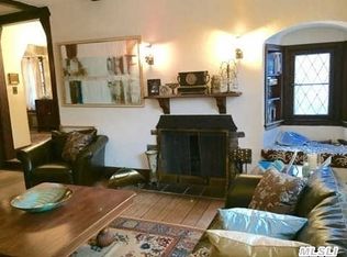 24 Croyden Rd, Mineola, NY 11501