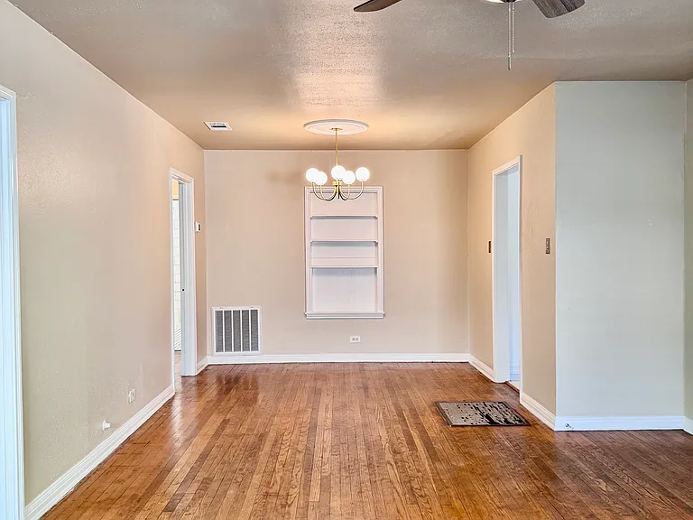 510 Elmwood Dr — Photo 2