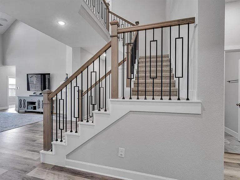 32212 Highwood Green Ln — Photo 25