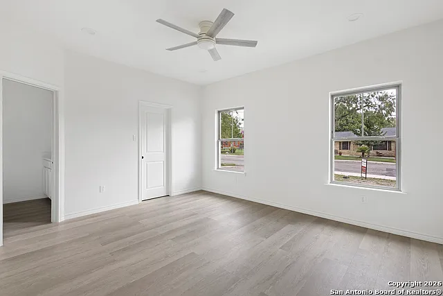 223 Florencia Ave — Photo 3