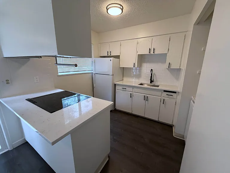 3123 SW Dolph Ct #8 — Photo 8