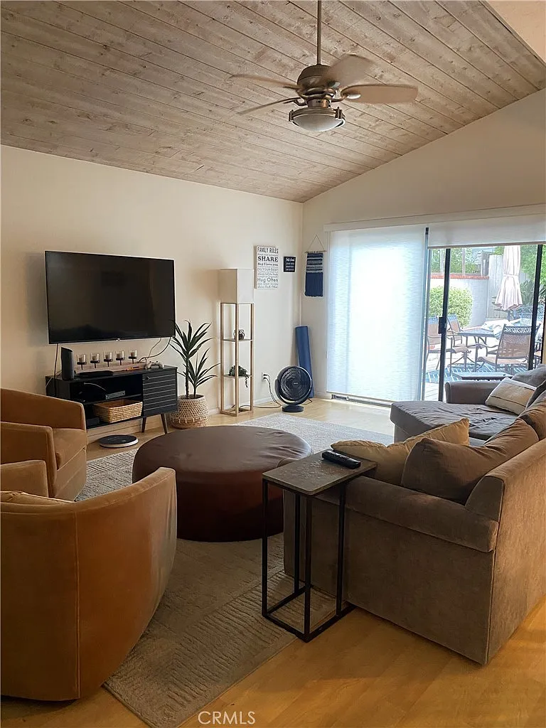 3 bed, 2309 sqft, $8,700 — Photo 4