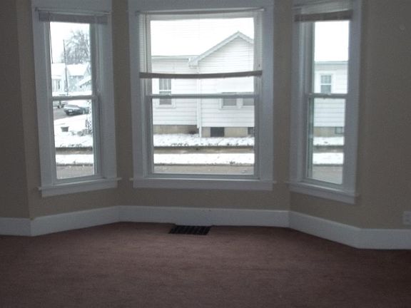 5th image of 723 Elwood St