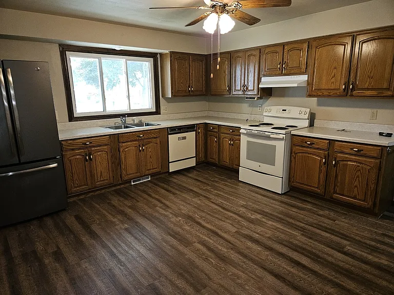 417 S Matthias St — Photo 10