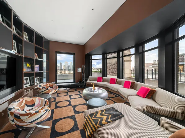 1 Sutton Place South image 10 of 25