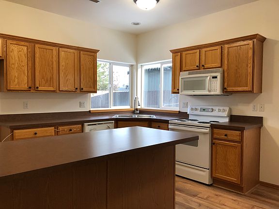 4th image of 61150 Brookhollow Dr