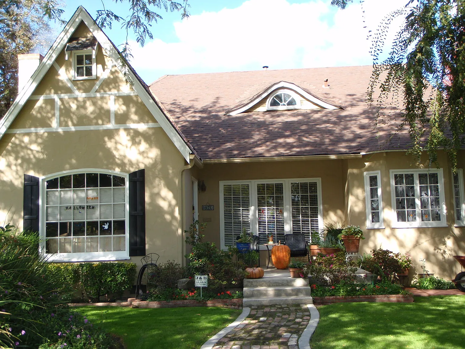 1520 W College Ave photo 1