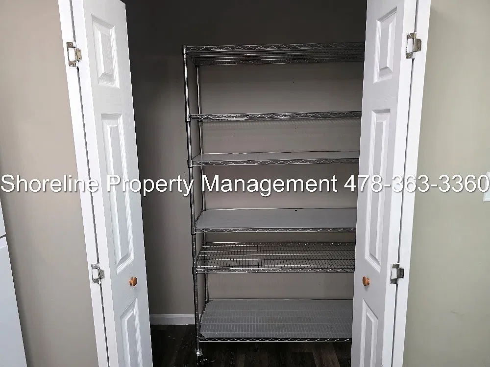 221 N Irwin St — Photo 4