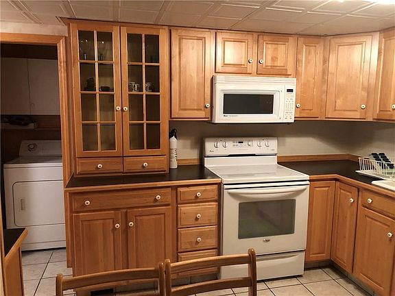 2nd image of 33 Teakwood Dr