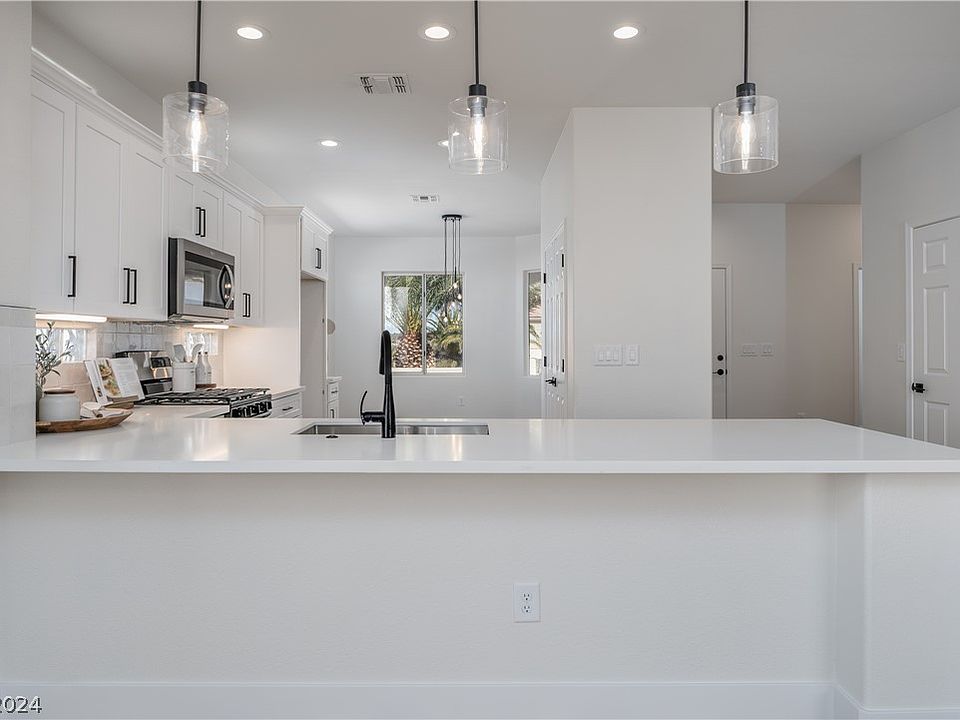 1st image of 2823 Thunder Bay Ave
