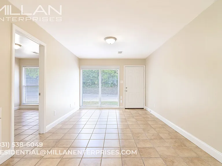 211 Oak St. Apartments — Photo 2