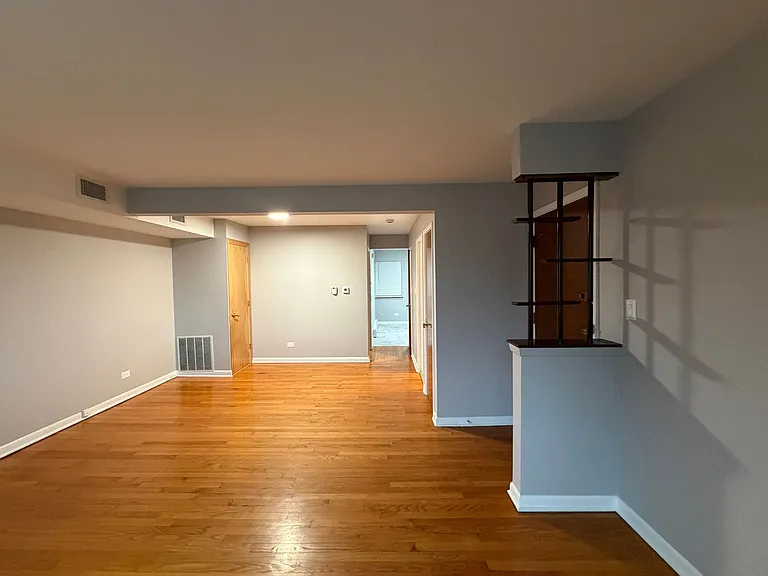 5009 N River Rd — Photo 12