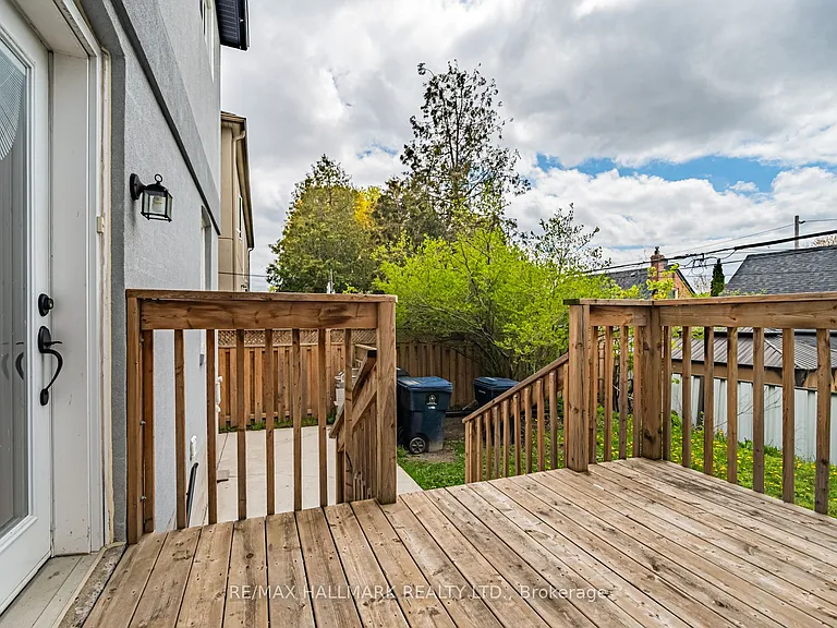 82 Ellington Dr #UPPER — Photo 31