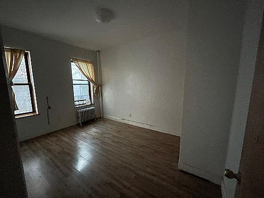 2nd image of 967 40th St #4