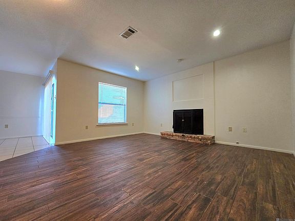 4th image of 5151 Everett Ln APT A
