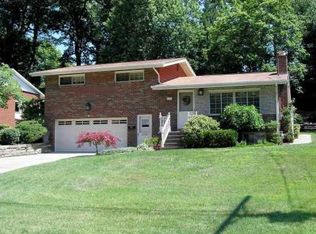 525 Hi Tor Dr, Pleasant Hills, PA 15236