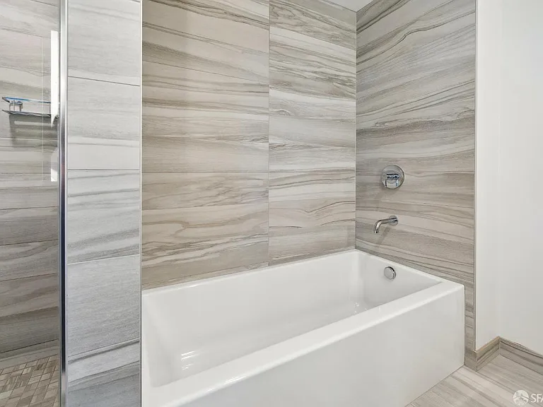 201 Folsom St #33D — Photo 32