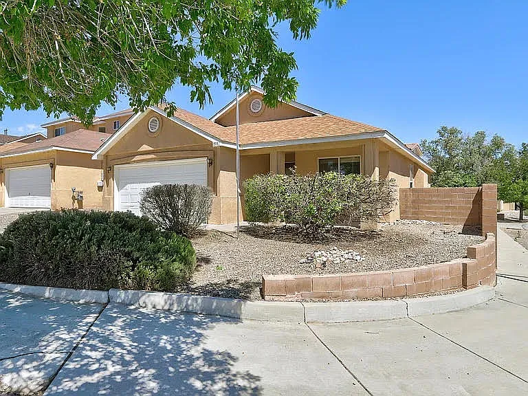 3 bed, 1275 sqft, $2,200 — Photo 2