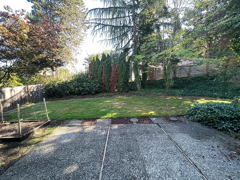 16307 SE 46th Pl — Photo 9
