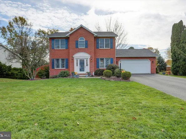 685 Greenfield Dr, Chambersburg, PA 17202