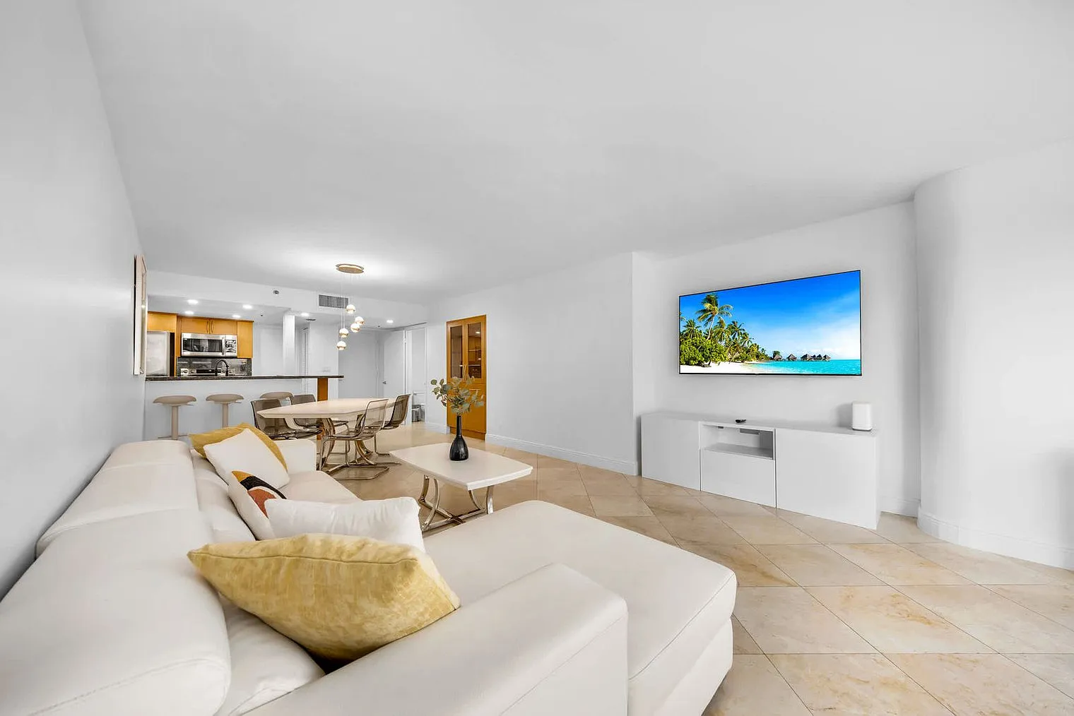 1 bed, 1.0 bath, 1044 sqft, $2,864 — Photo 2