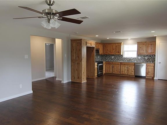 4th image of 708 N Washington St