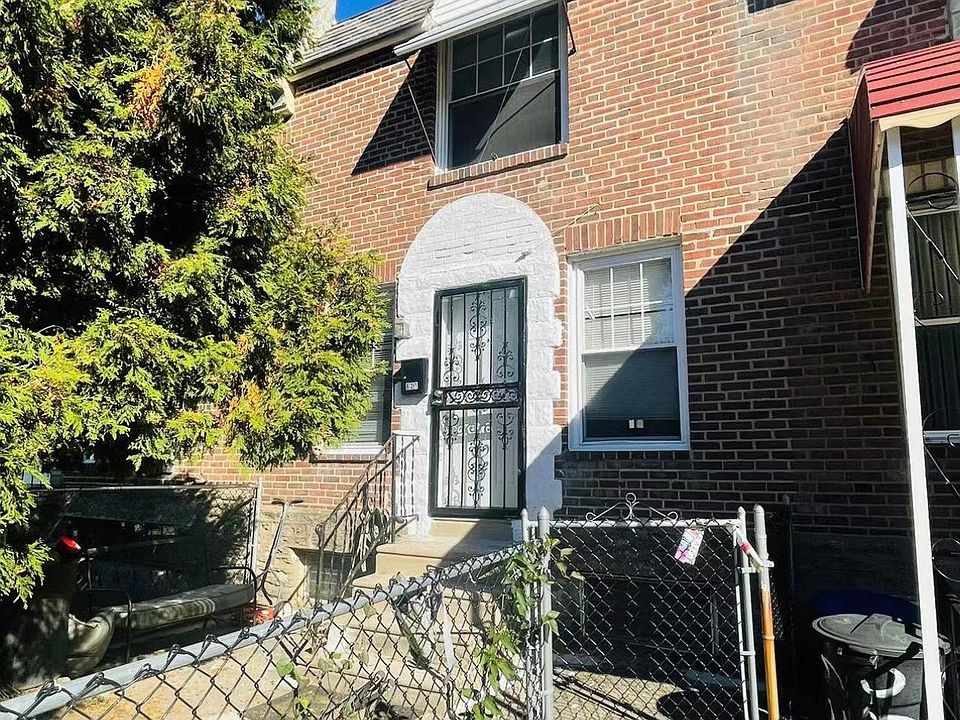 1st image of 621 E Carver St