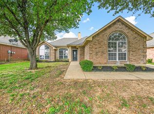 3132 Eastcrest Ct, Fort Worth, TX 76105