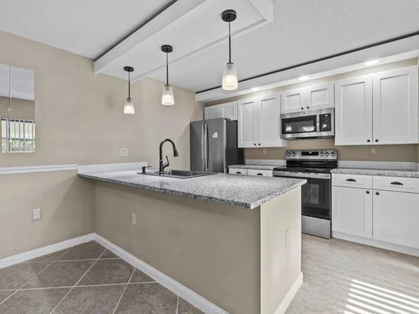 7103 71st Way, West Palm Beach, FL 33407