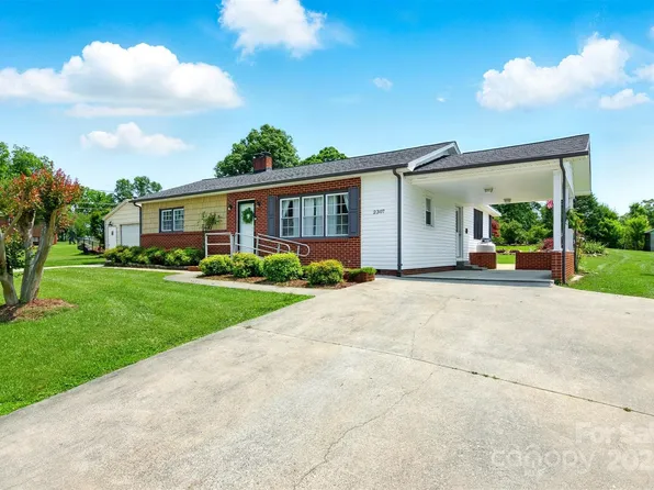 2307 Maywood St, Lenoir, NC 28645