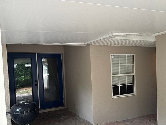 4th image of 1076 Alpine Dr