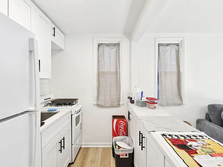Charming 1, 2, and 3-Bedroom Townhomes in a Quiet Pittsburgh Neighborhood — Photo 33