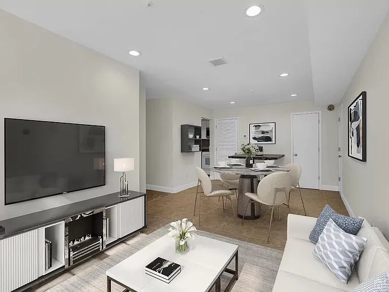134 College Dr — Photo 2
