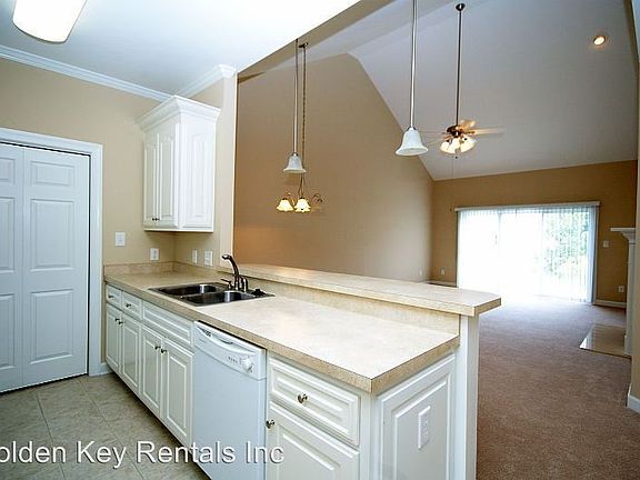 5th image of 111 Oxford Dr