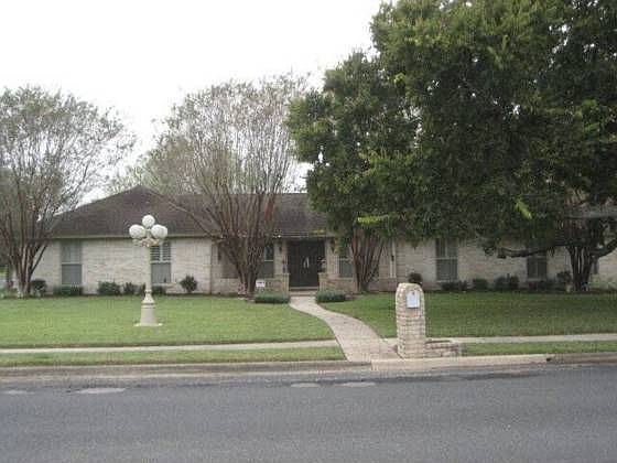 1st image of 201 Woodway Dr