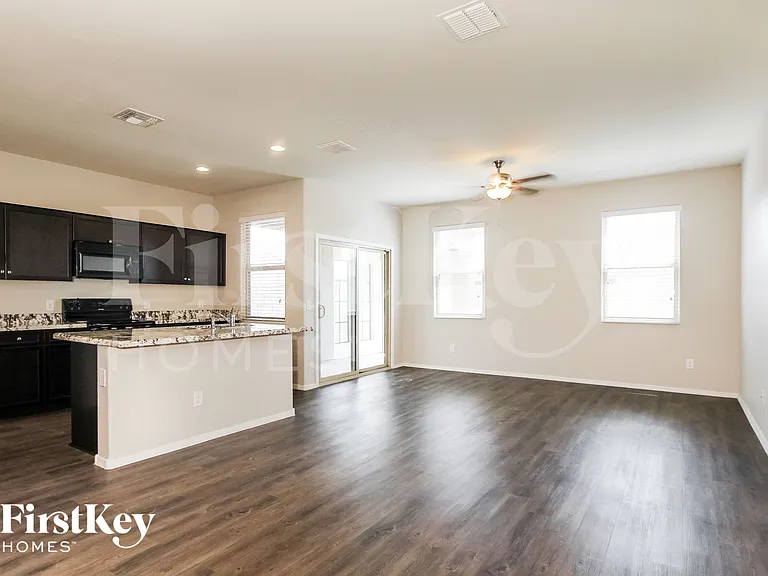 2635 W Tamarisk Ave — Photo 2