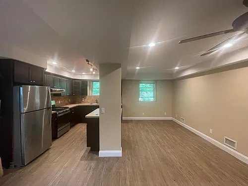 328 E Broadway Photo 1