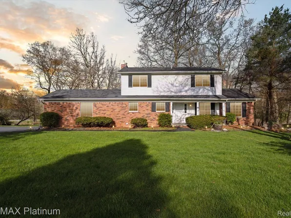 4253 Elderberry Dr, Brighton, MI 48114
