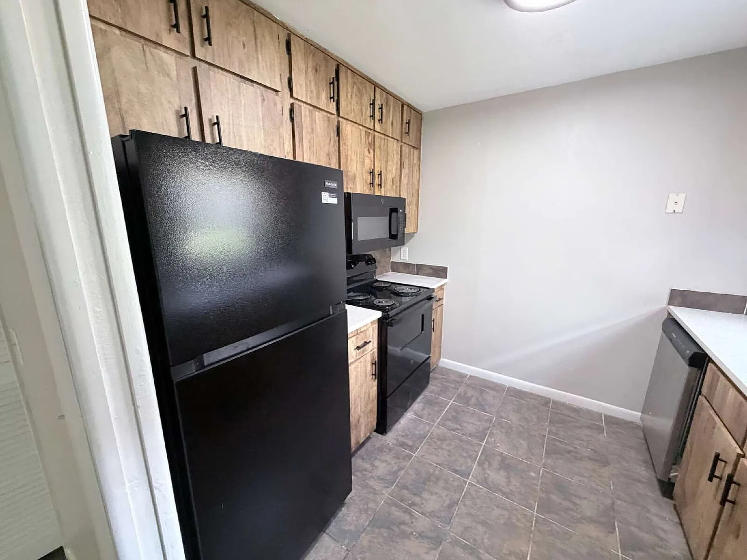 3 bed, 2.0 bath, 1566 sqft, $1,895 — Photo 3