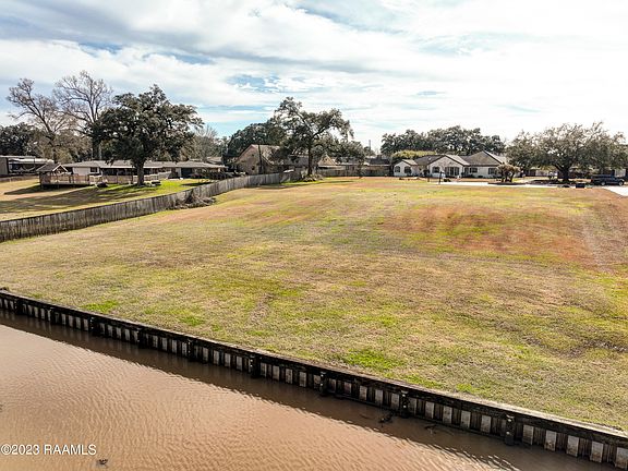 5th image of 43 Shadows Bend Blvd
