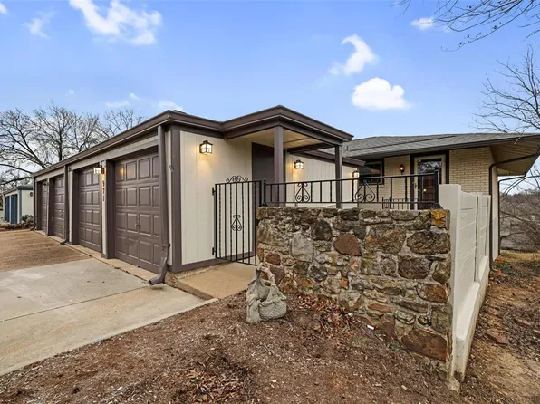 971 Conestoga Dr, Ballwin, MO 63021