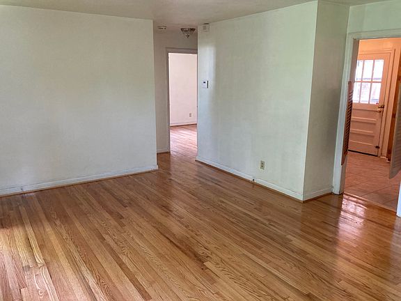 3rd image of 4728 Eden Dr NW