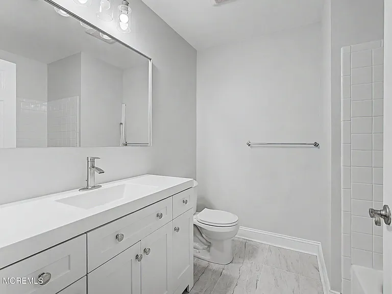 77 Picket Pl — Photo 24